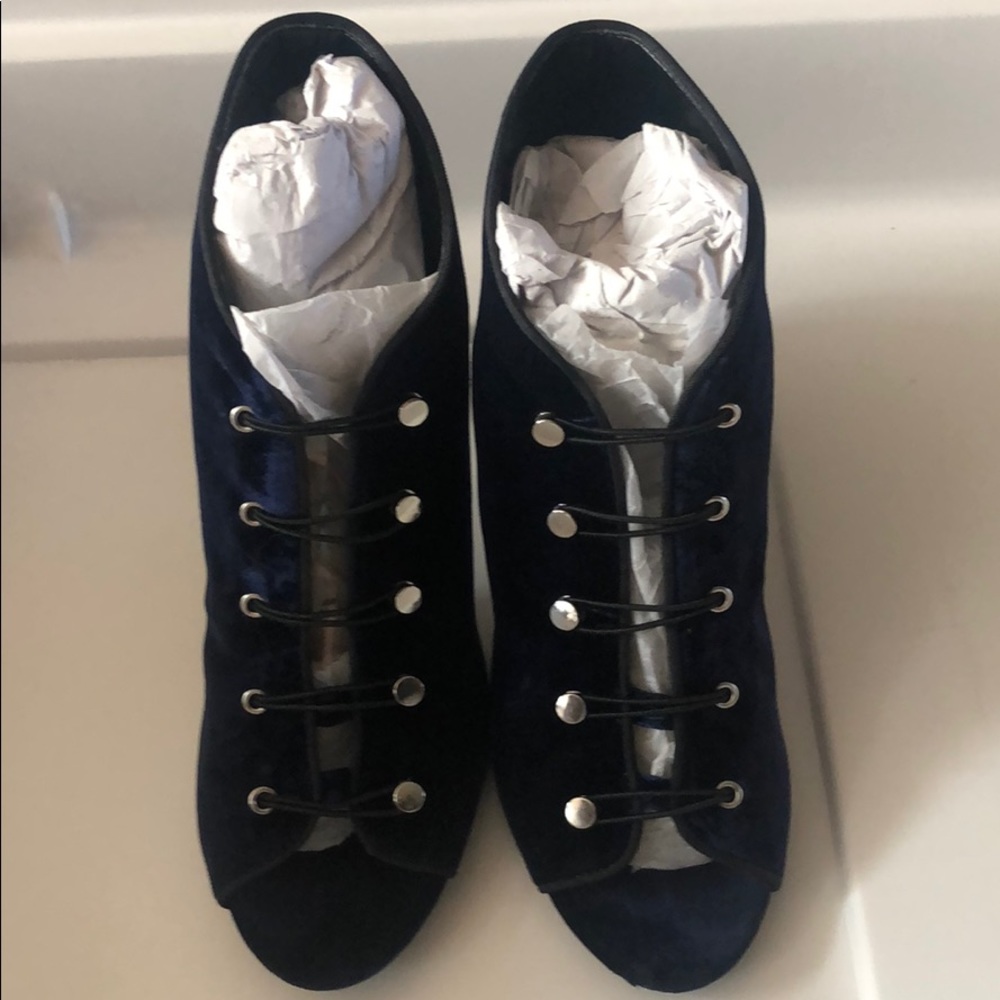 COPY - Enzo Angiolini Sz 8.5 Blue soft “velvet” h…